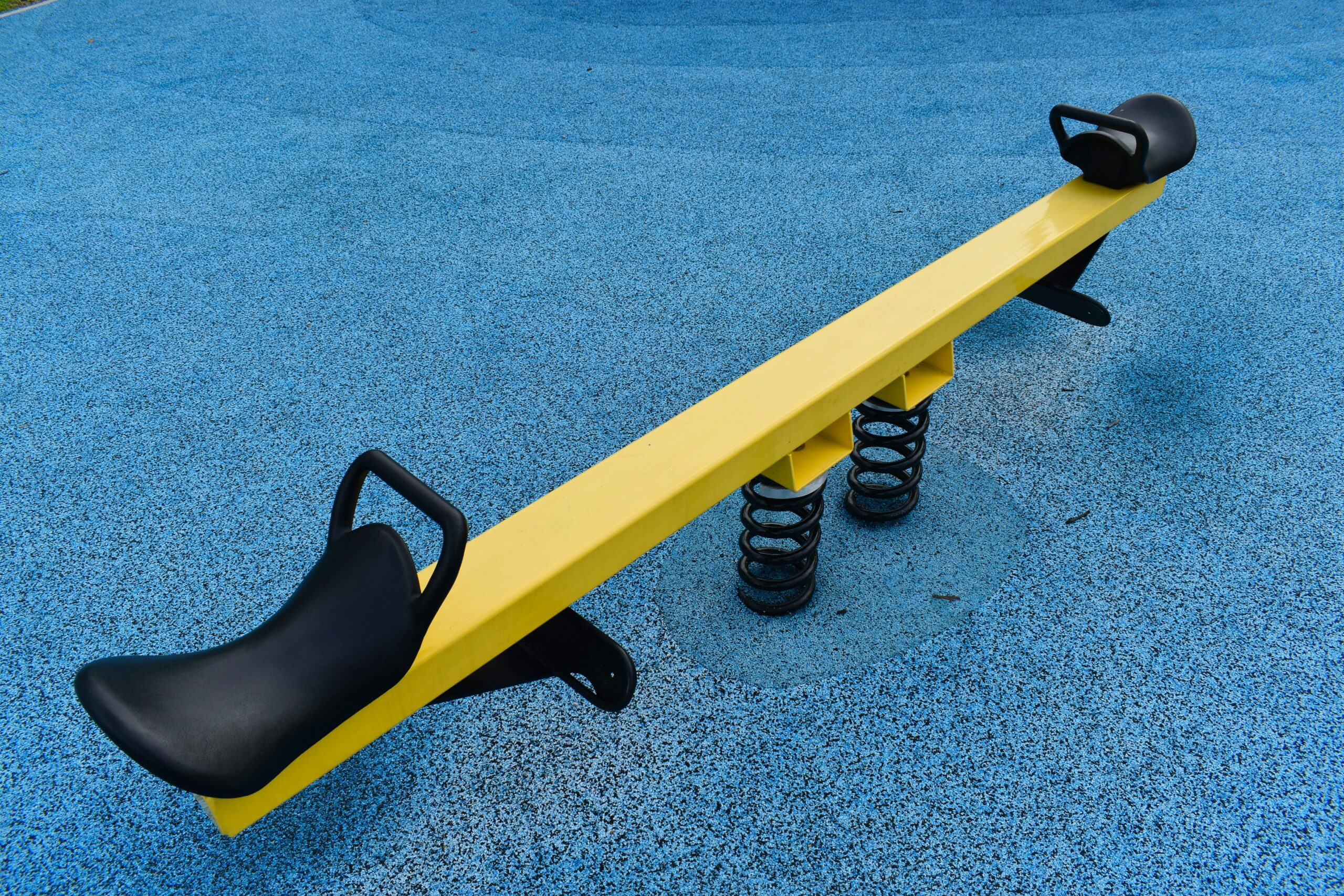 The seesaw of leadership and decision-making